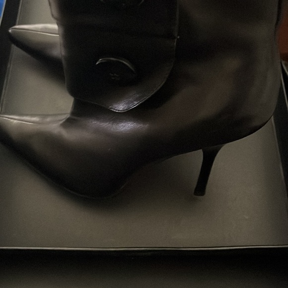 Pointed toe knee high side zipper boots - Picture 3 of 4